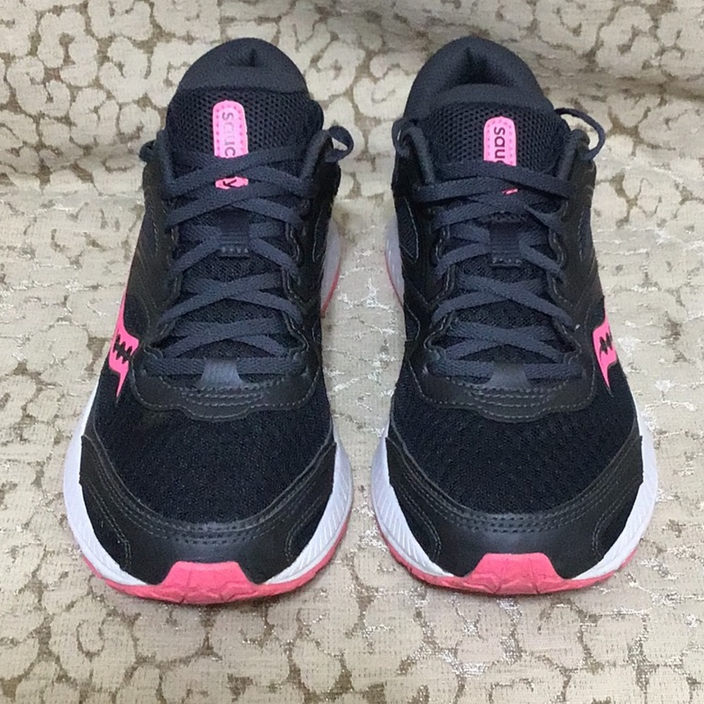 Brooks Cohesion 12 Black Ladies Sz 10 Mint! FIRM